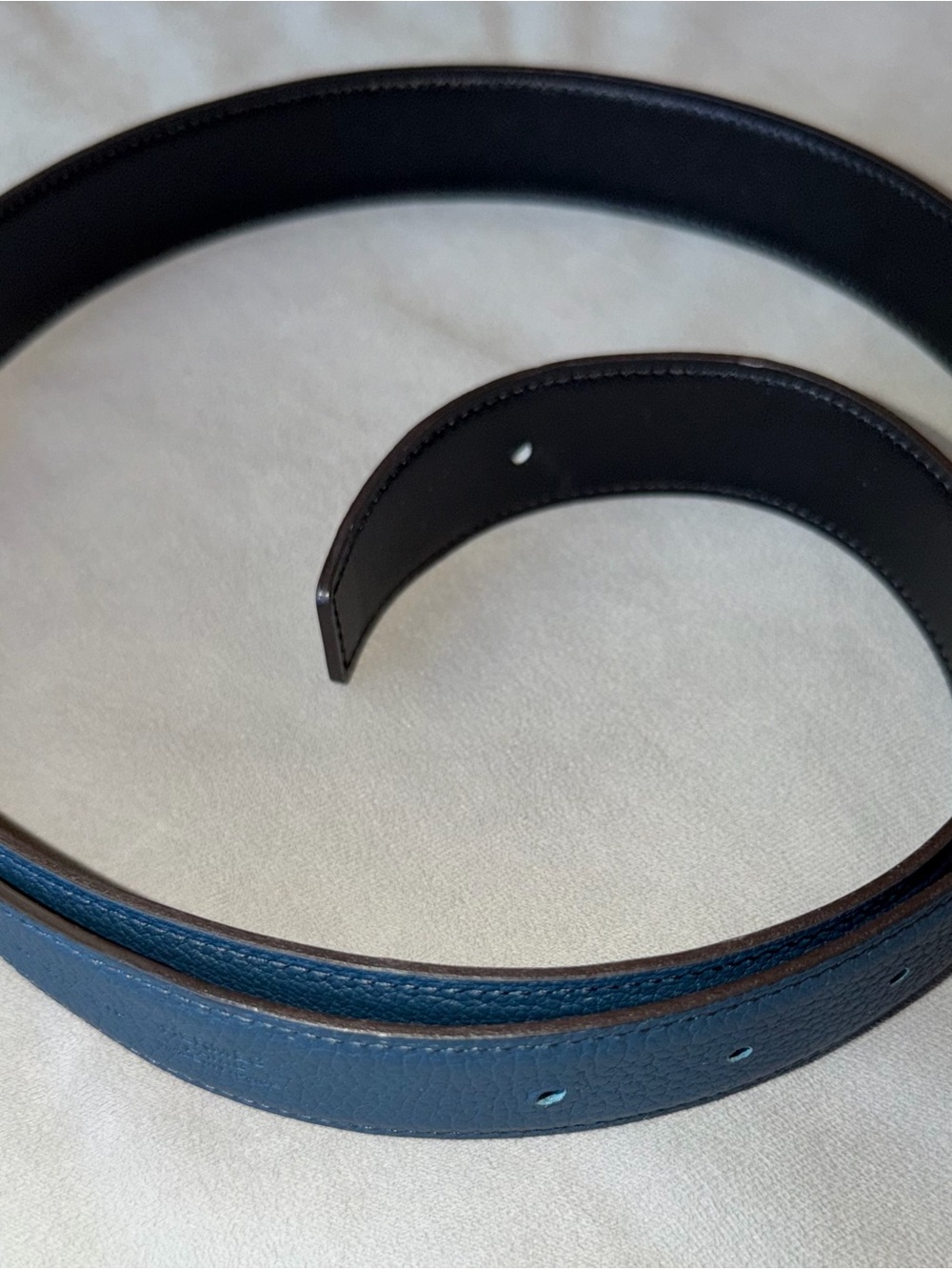 Hermes Reversible H Black/Blue Leather Belt with Gold H Buckle size 90 - Picture 3 of 4